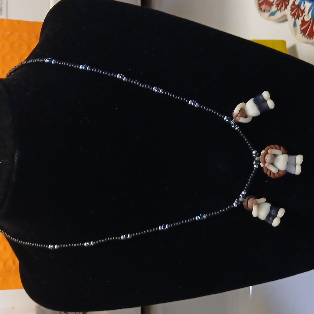 Adorable Speak-no-evil,Hear-no-evil,See-no-evil Beaded Necklace